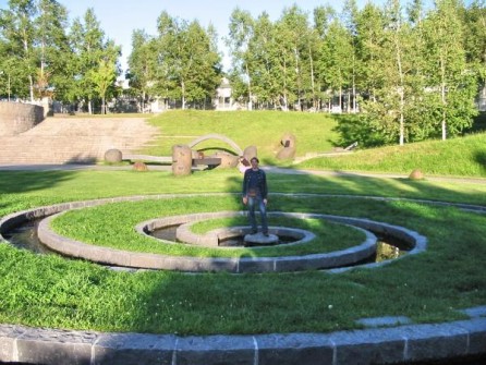 ...within the Spiral, lovely park outside Sapporo
札幌郊外の公園でみつけた素敵なスパイラルの内側で