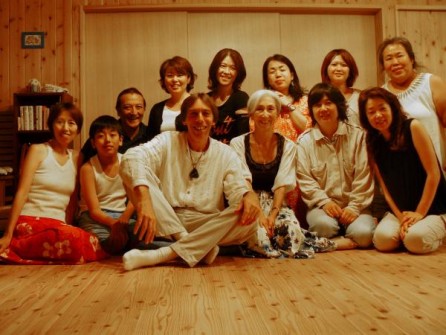 Fukuoka:
After the last Tour Event, Group Healing & Meditation. 
全ツアー中の最後のイベント、福岡での「グループヒーリングと瞑想」