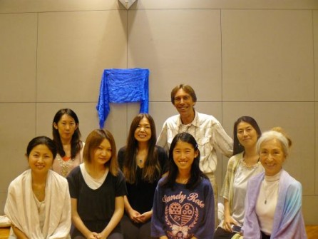 Miyazaki:
After the Group Healing & Meditation Event. 
「グループヒーリングと瞑想」のあとで