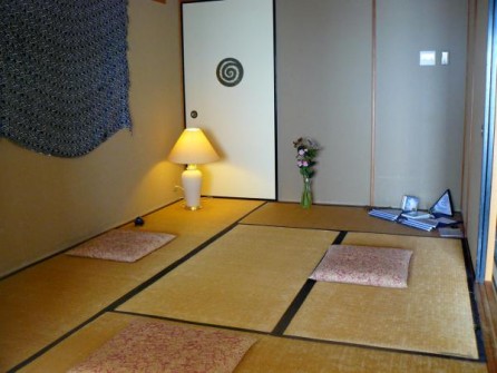 Miyazaki: 
The session room. 
宮崎セッションルーム