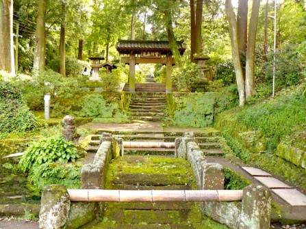 北鎌倉の浄智寺の山門
KAMAKURA: The entrance to Jochiji temple