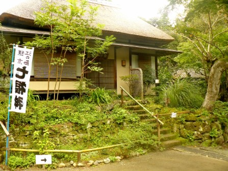 昨年に引き続き浄智寺境内でワーク
KAMAKURA: For the second year our place in Jochiji