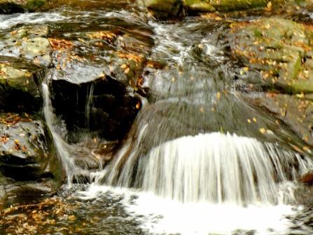 赤目のたくさんの滝のうちのひとつ
One of the many waterfalls on the Akame track