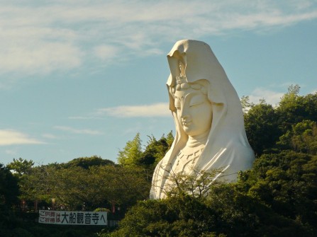 KAMAKURA: The always impressive huge Kwan Yin in Ofuna