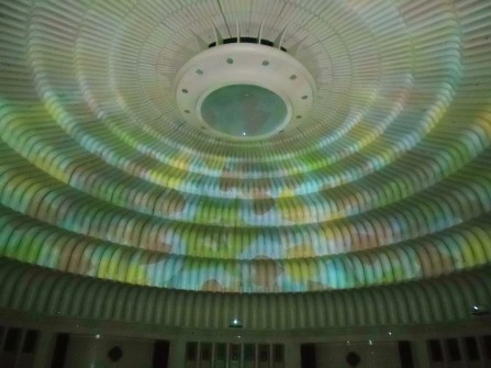 熱海：MOA美術館の巨大な天井の光のショー