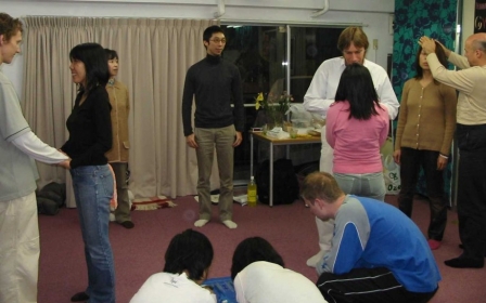 During the 'I am the Soul that I am' exercise in the Awaken workshop
「目覚めのワークショップ」で「私は私の魂」のエクササイズ中